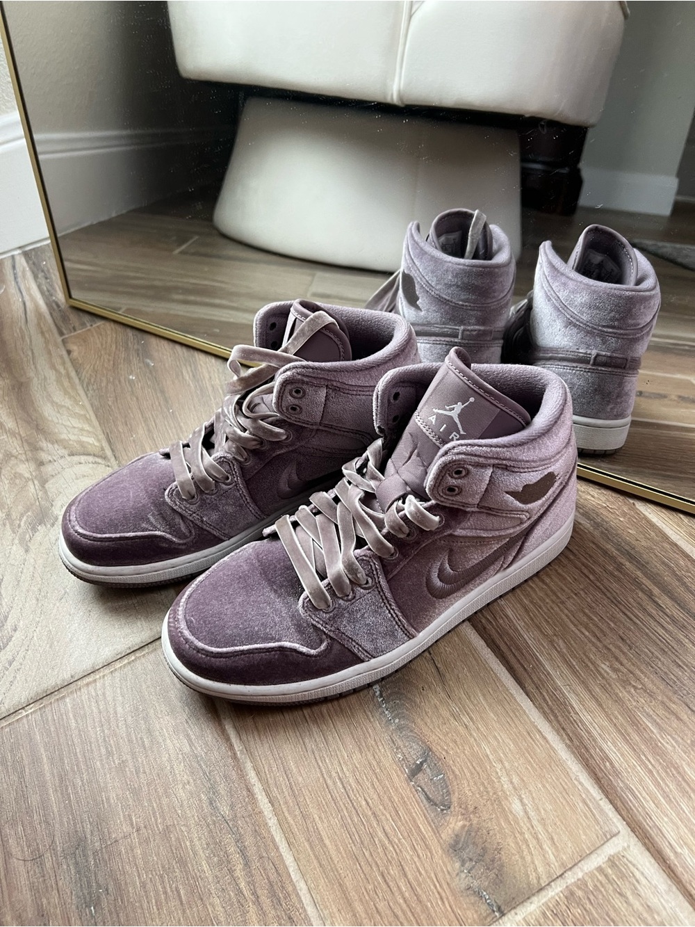 Jordan Mid-Top Velvet Sneakers in Mauve - Picture 8 of 8